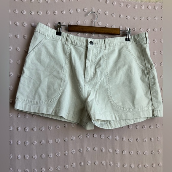 Patagonia Women’s Stand Up Shorts 3” Sz 18 Beige - Picture 1 of 5